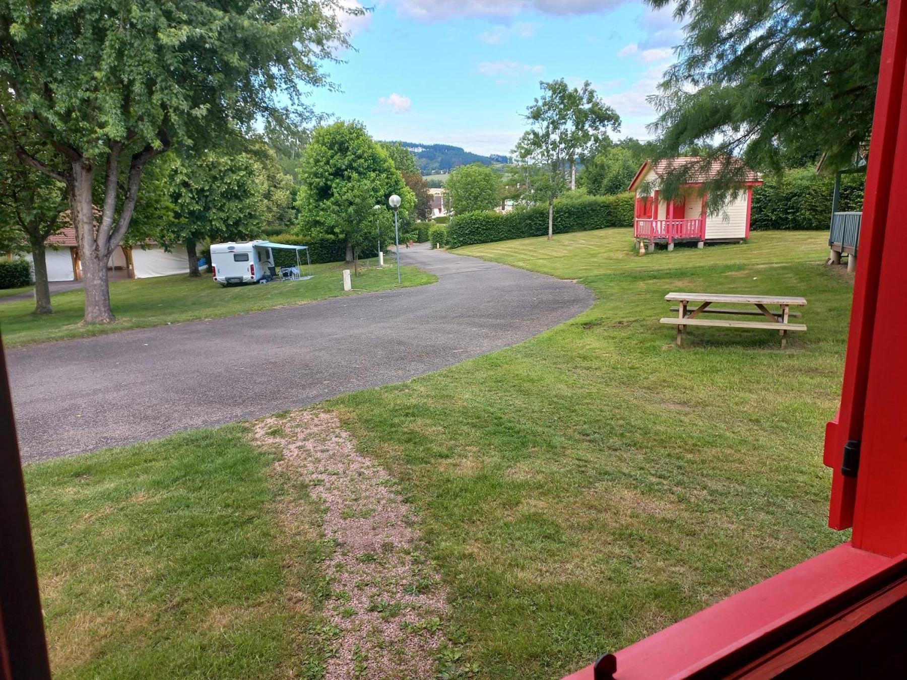 Camping Les Feuilles Chauffailles Exteriör bild