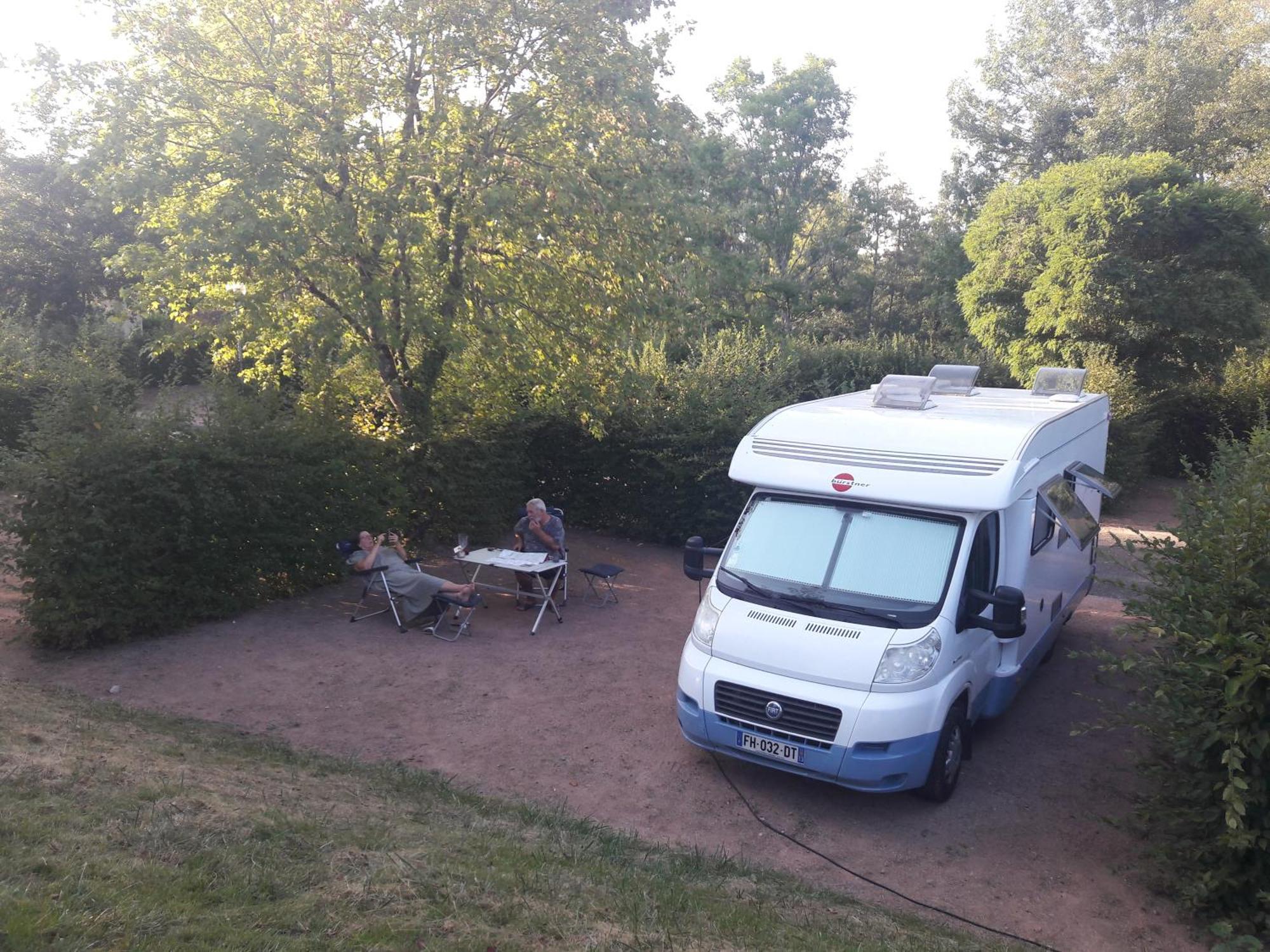 Camping Les Feuilles Chauffailles Exteriör bild